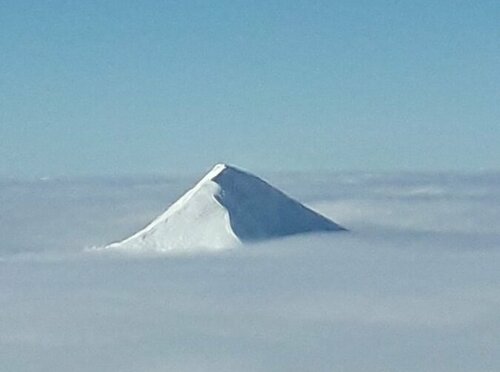 La neige et la glace sont là en Auvergne. Accueil ouvert au chalet des guides du Lioran a partir de 6 fevrier 